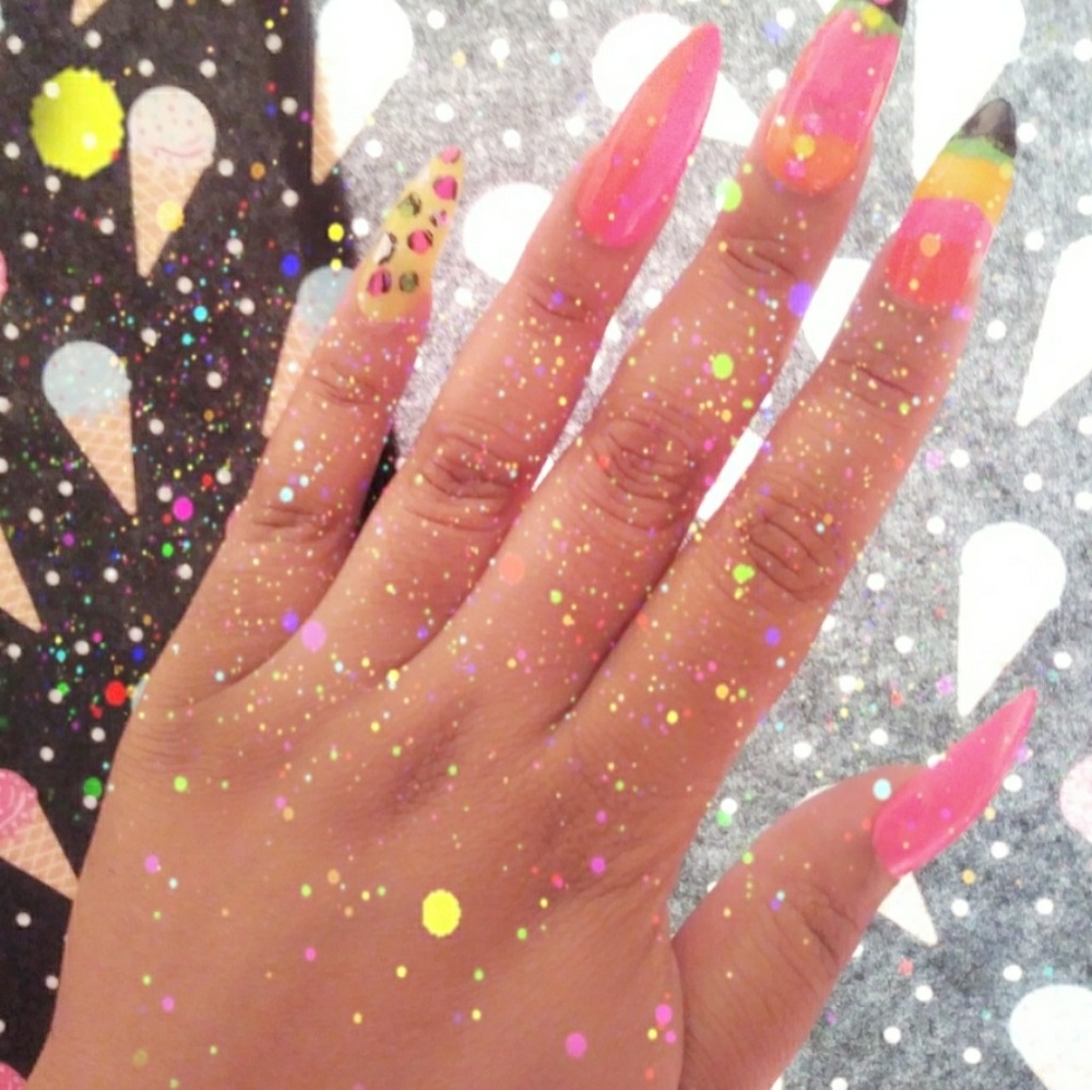 Fake Nails - Picture 2 of 5